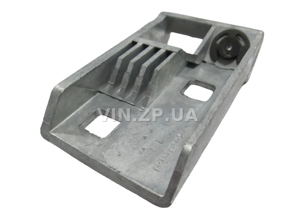 Планка замка багажника Славута 1103, 1105, нижняя, с пластиковой втулкой ПРИЗМА 2